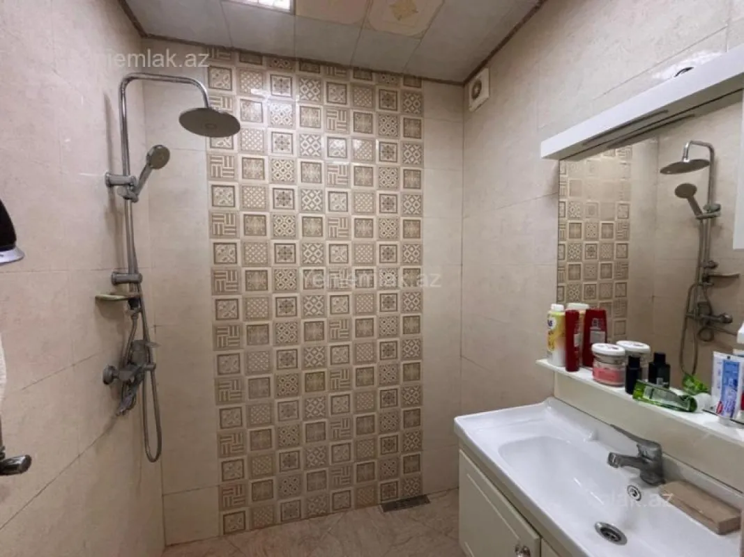 Satılır 4 otaqlı köhnə tikili 95 m²