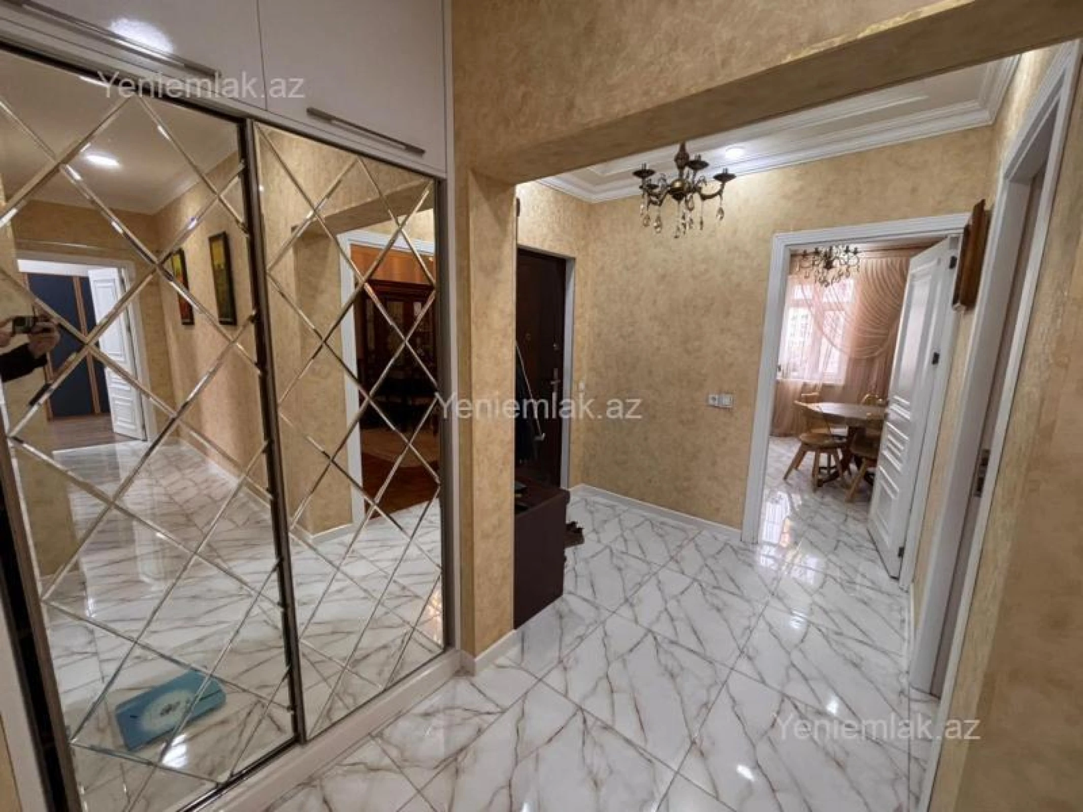 Satılır 4 otaqlı köhnə tikili 95 m²