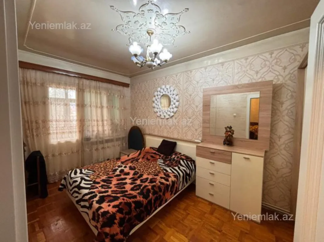 Satılır 4 otaqlı köhnə tikili 95 m²