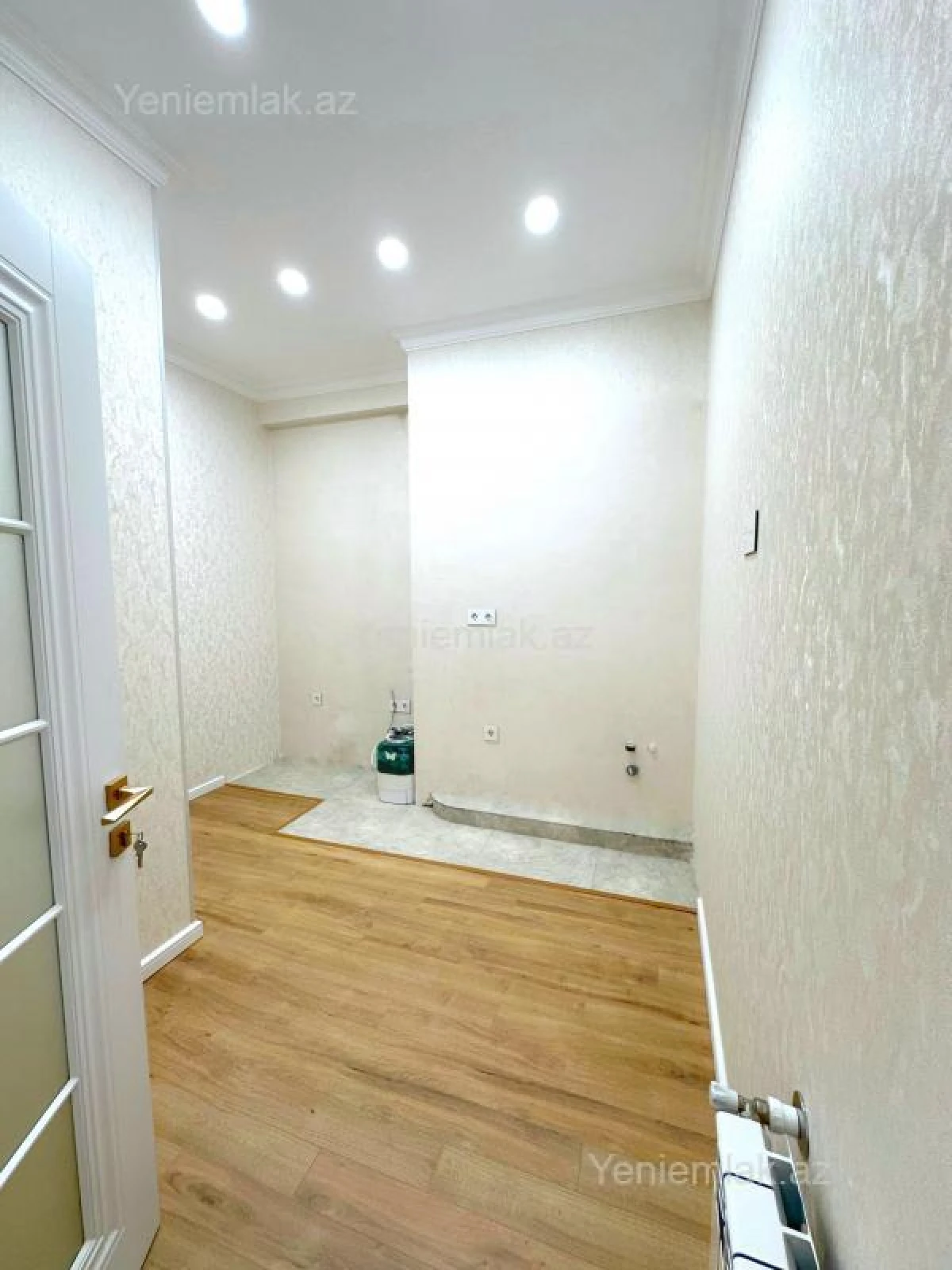 Satılır 3 otaqlı yeni tikili 105 m²