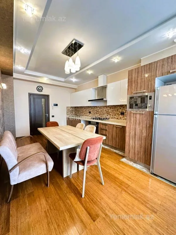 Satılır 3 otaqlı yeni tikili 130 m²