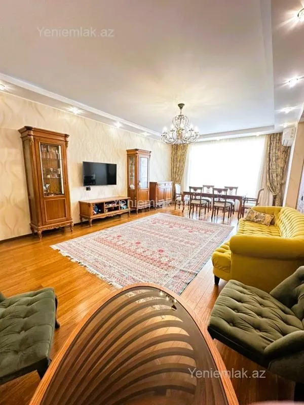 Satılır 3 otaqlı yeni tikili 130 m²