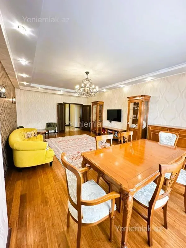Satılır 3 otaqlı yeni tikili 130 m²