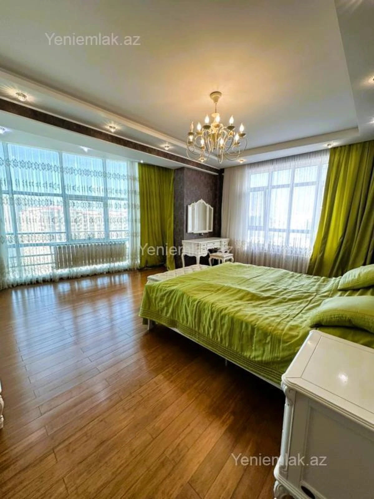 Satılır 3 otaqlı yeni tikili 130 m²