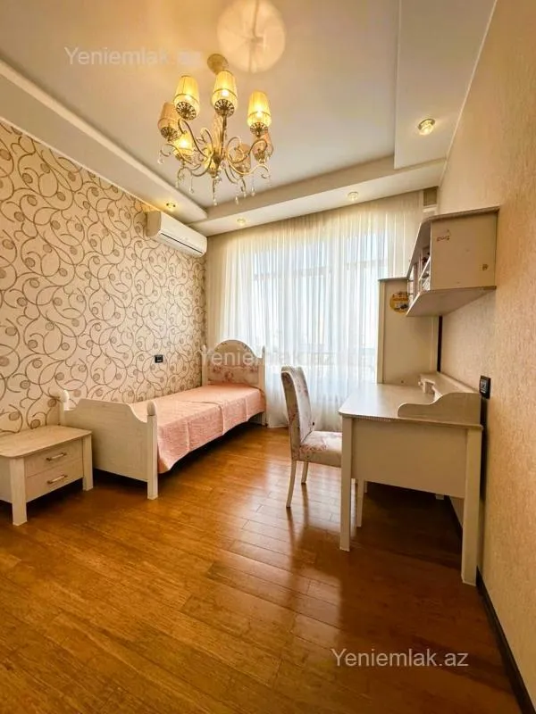 Satılır 3 otaqlı yeni tikili 130 m²