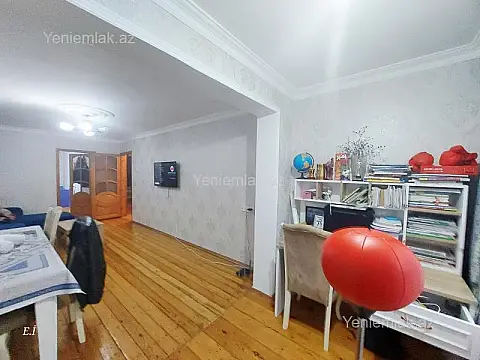Satılır 3 otaqlı köhnə tikili 75 m² — Sumqayıt, 8-ci mikrorayon 3 otaq 75.00 m²