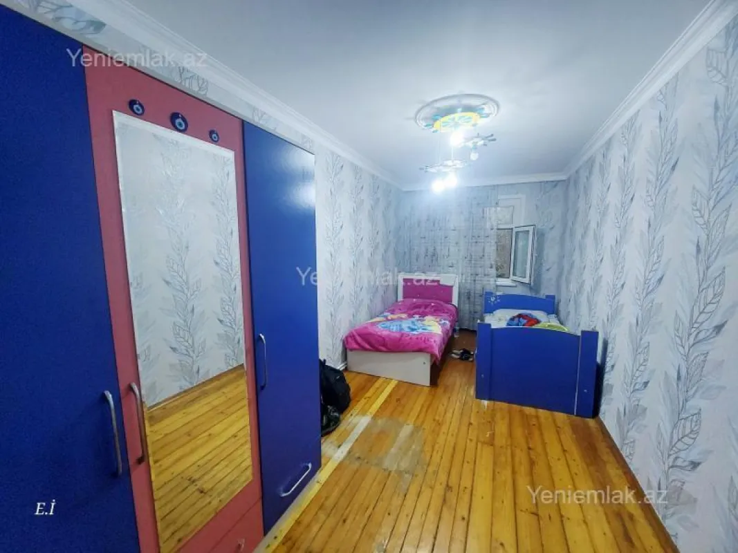 Satılır 3 otaqlı köhnə tikili 75 m²