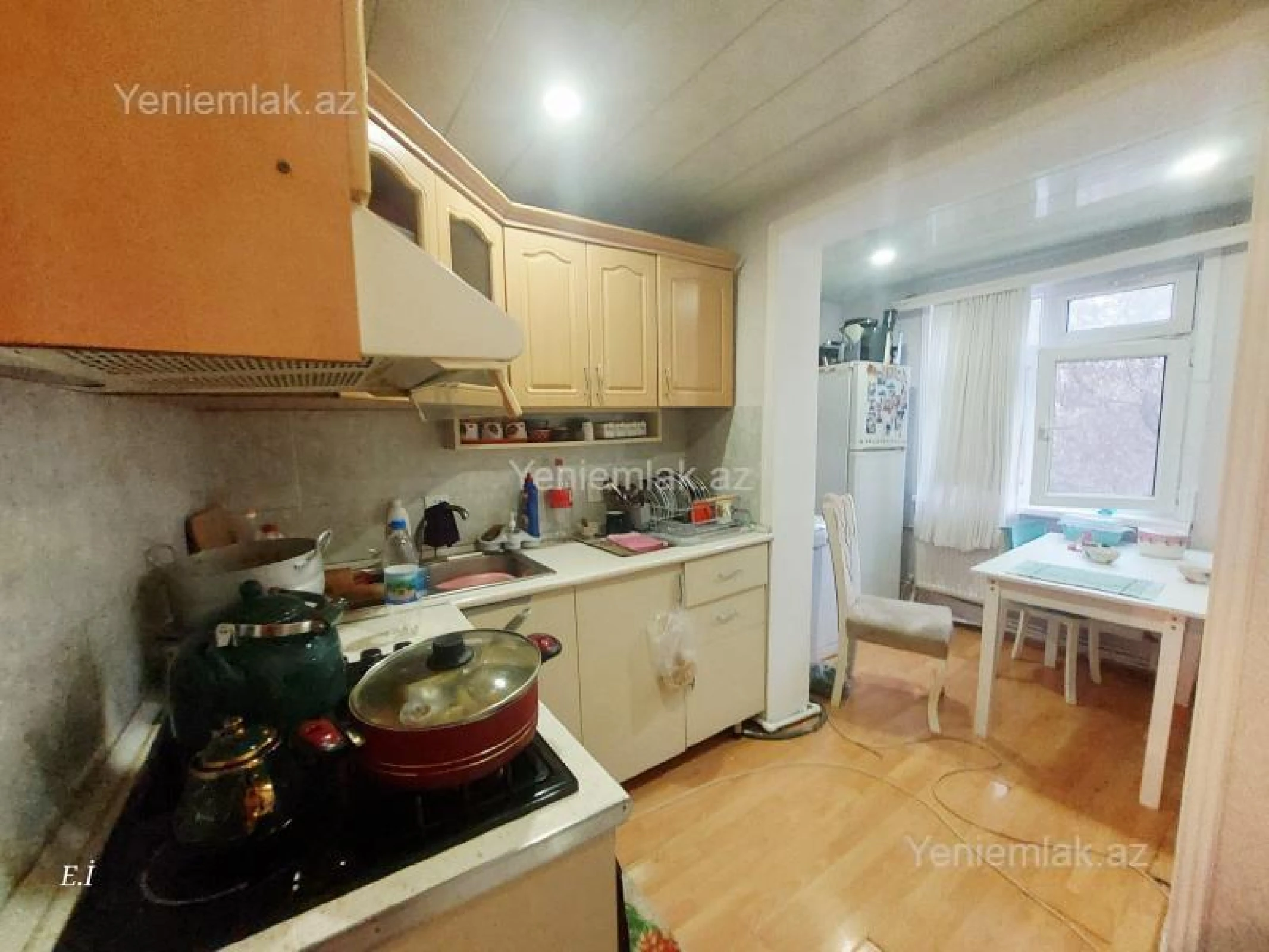 Satılır 3 otaqlı köhnə tikili 75 m²