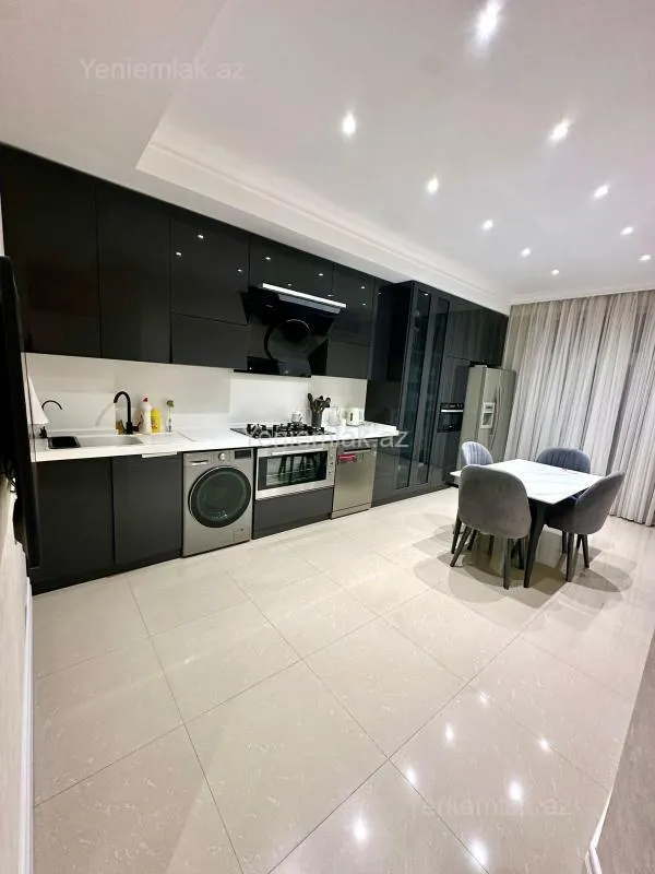 Satılır 3 otaqlı yeni tikili 145 m²