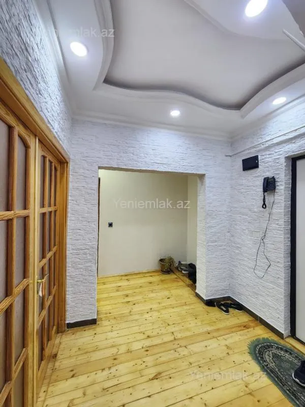 Satılır 4 otaqlı köhnə tikili 82 m²