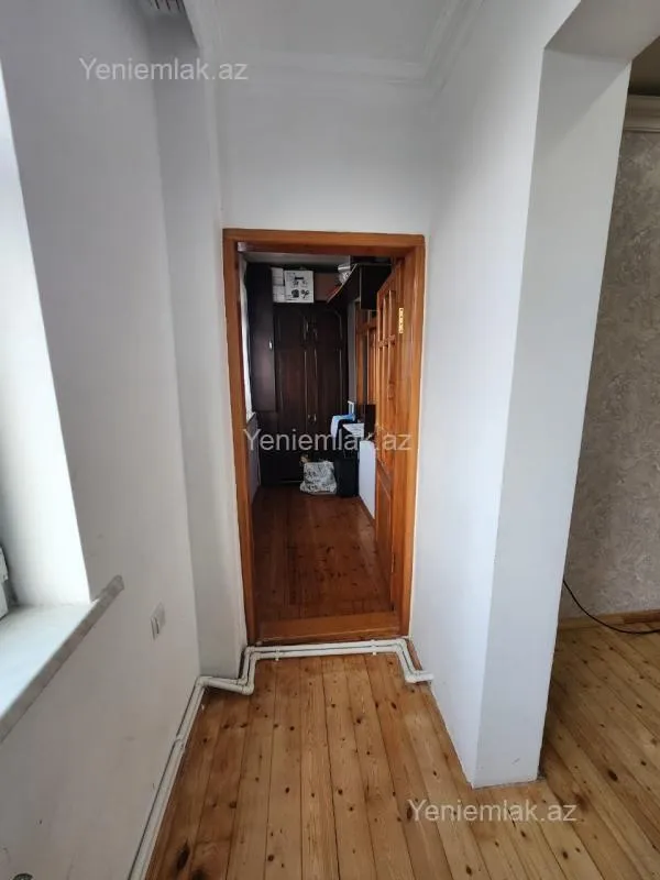 Satılır 4 otaqlı köhnə tikili 82 m²