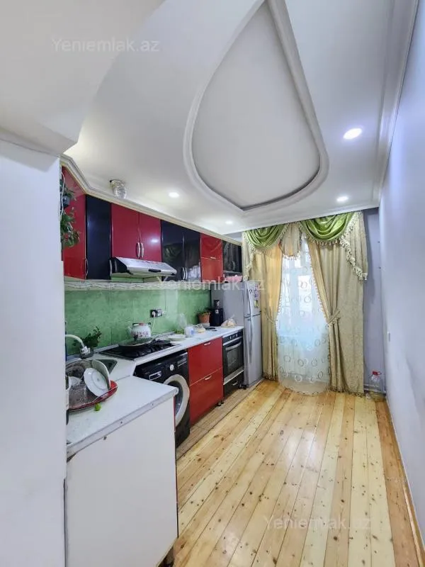 Satılır 4 otaqlı köhnə tikili 82 m²