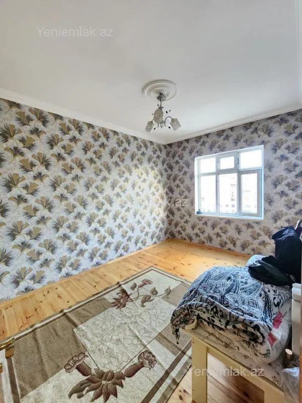 Satılır 4 otaqlı köhnə tikili 82 m²