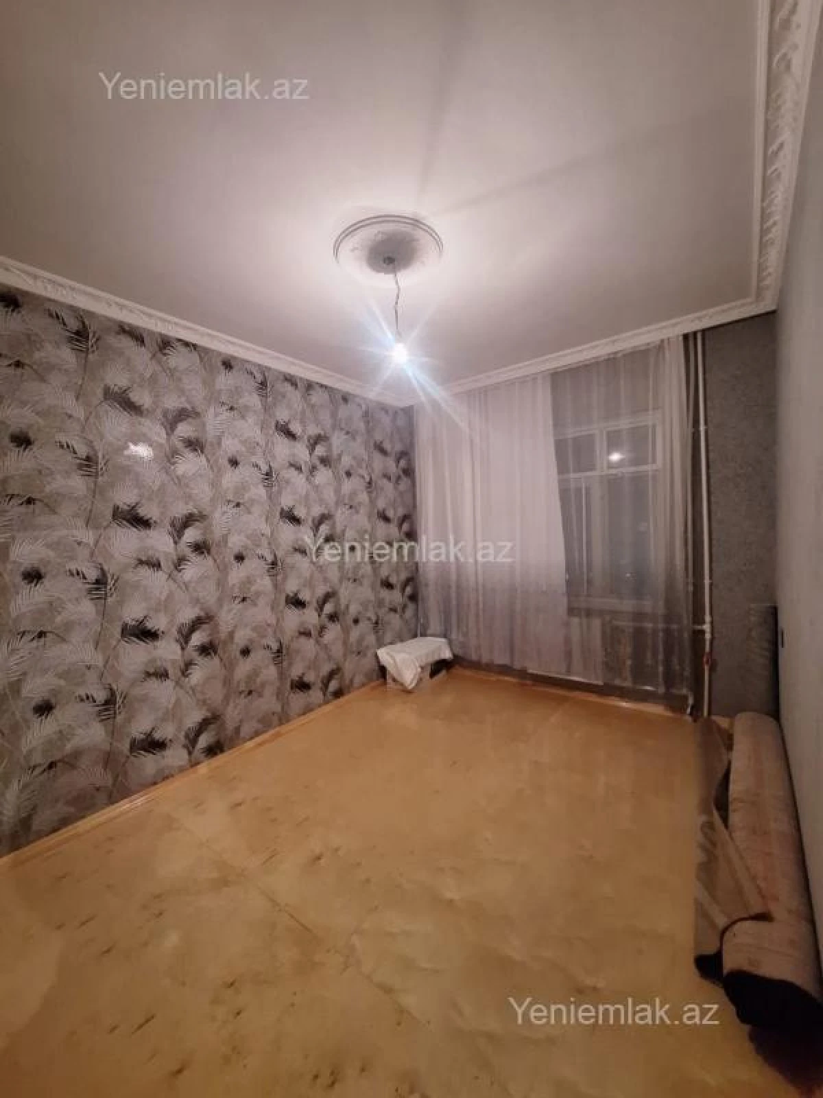 Satılır 4 otaqlı köhnə tikili 82 m²