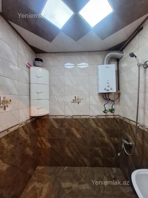 Satılır 4 otaqlı köhnə tikili 82 m²