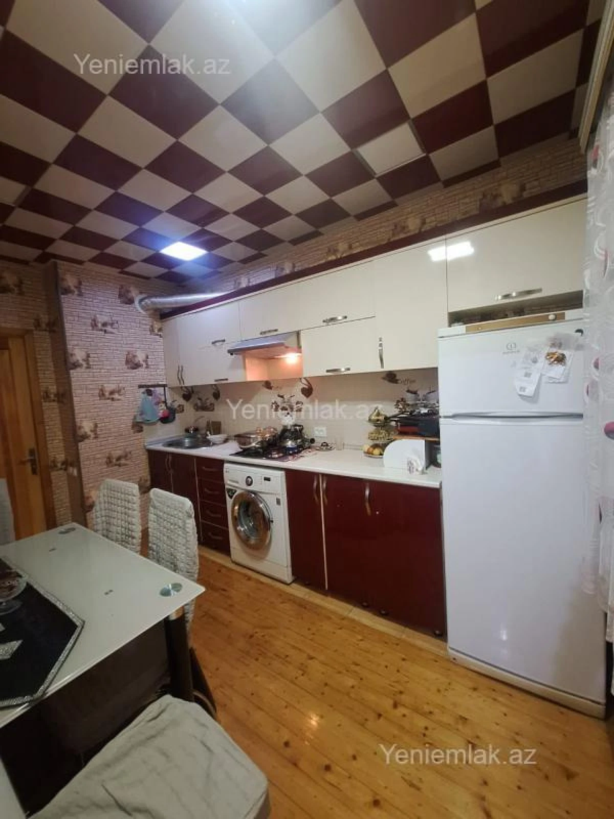 Satılır 4 otaqlı köhnə tikili 82 m²