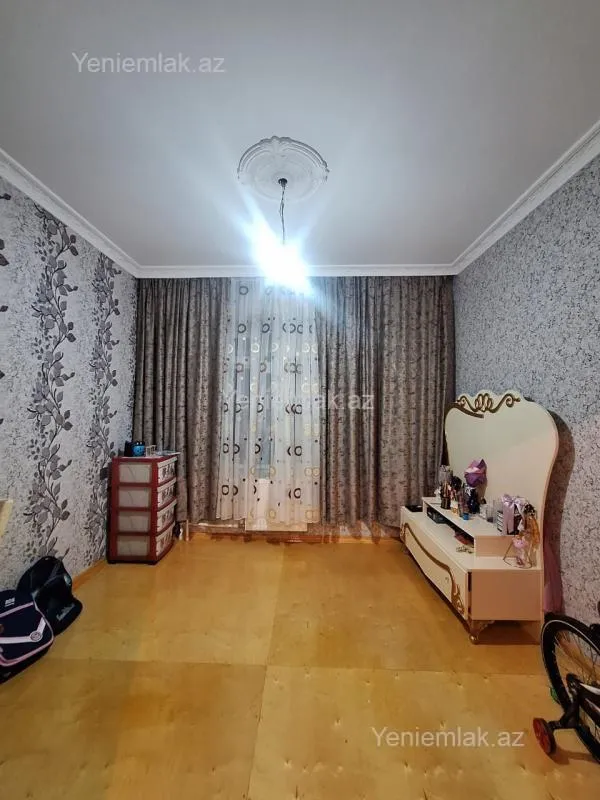 Satılır 4 otaqlı köhnə tikili 82 m²