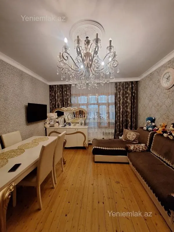 Satılır 4 otaqlı köhnə tikili 82 m²