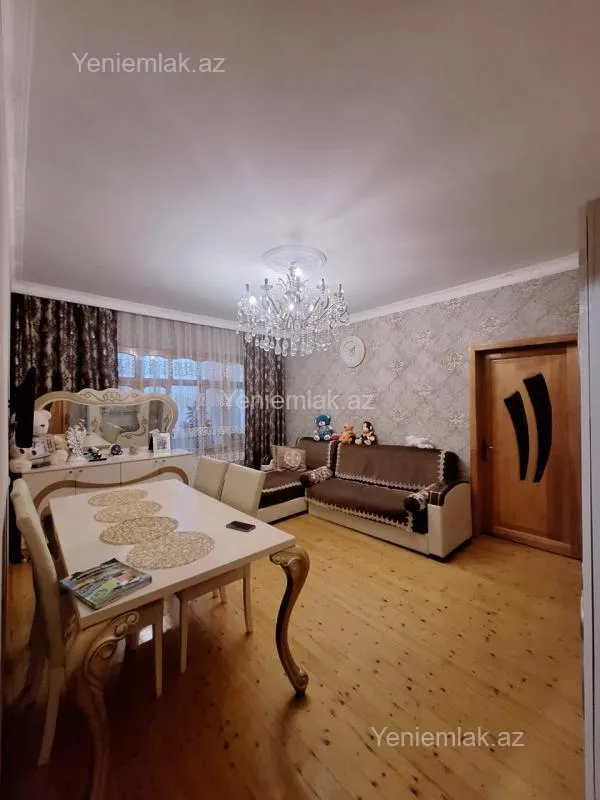 Satılır 4 otaqlı köhnə tikili 82 m²