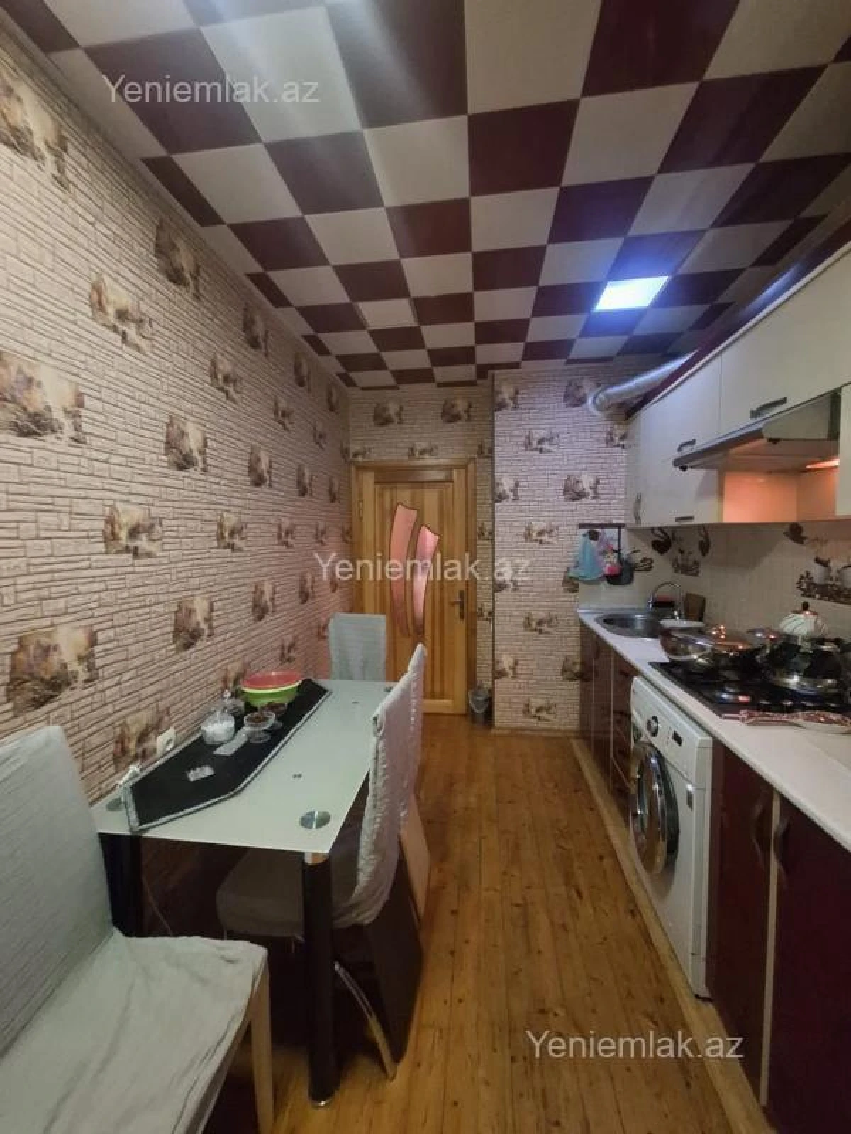 Satılır 4 otaqlı köhnə tikili 82 m²