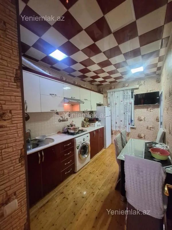 Satılır 4 otaqlı köhnə tikili 82 m²