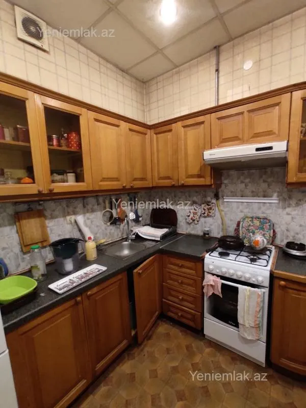 Satılır 2 otaqlı köhnə tikili 60 m²