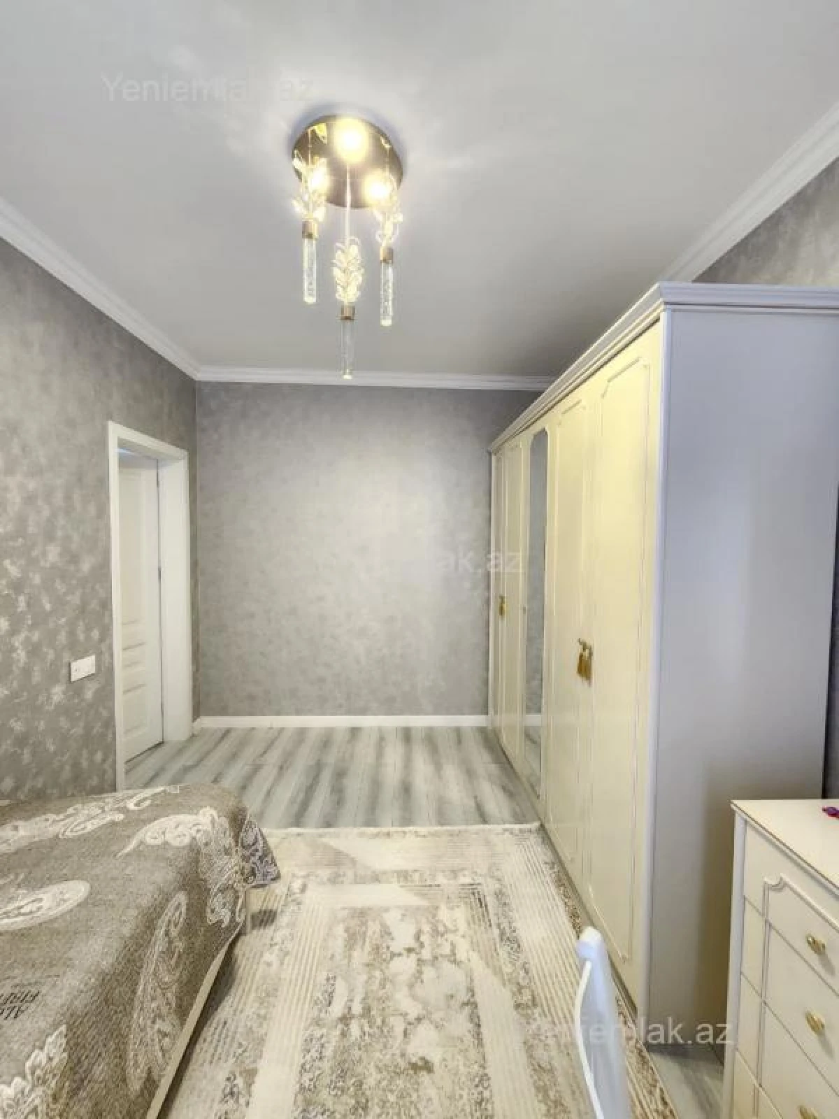 Satılır 4 otaqlı köhnə tikili 90 m²
