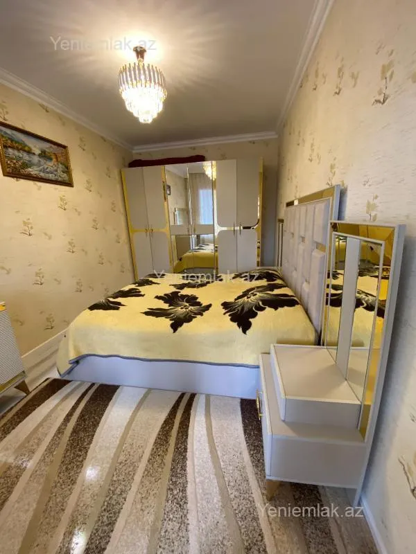 Satılır 4 otaqlı köhnə tikili 90 m²