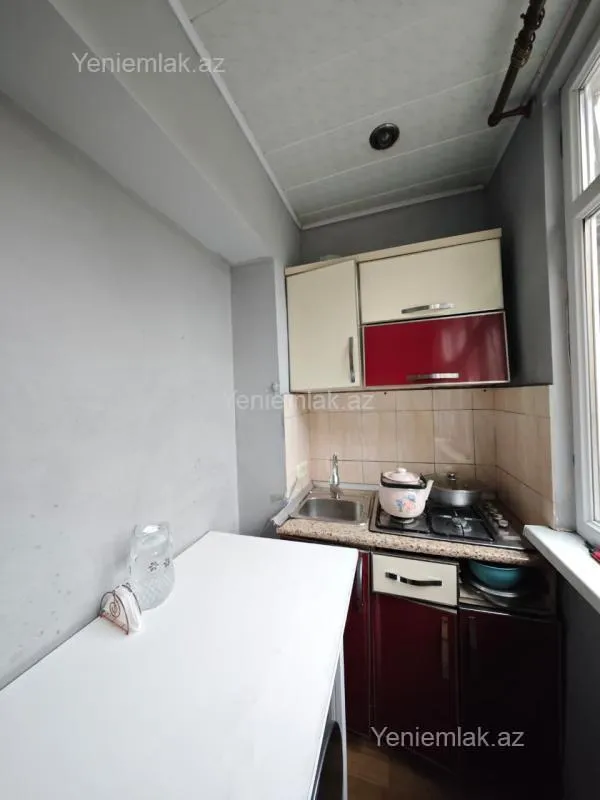 Satılır 2 otaqlı köhnə tikili 40 m²