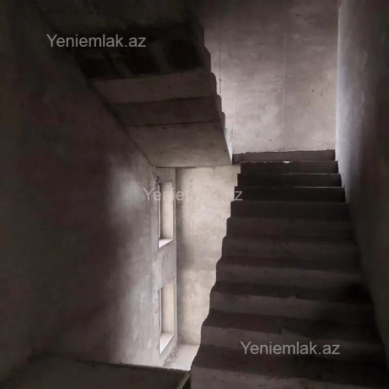 Satılır 9 otaqlı həyət evi 600 m²