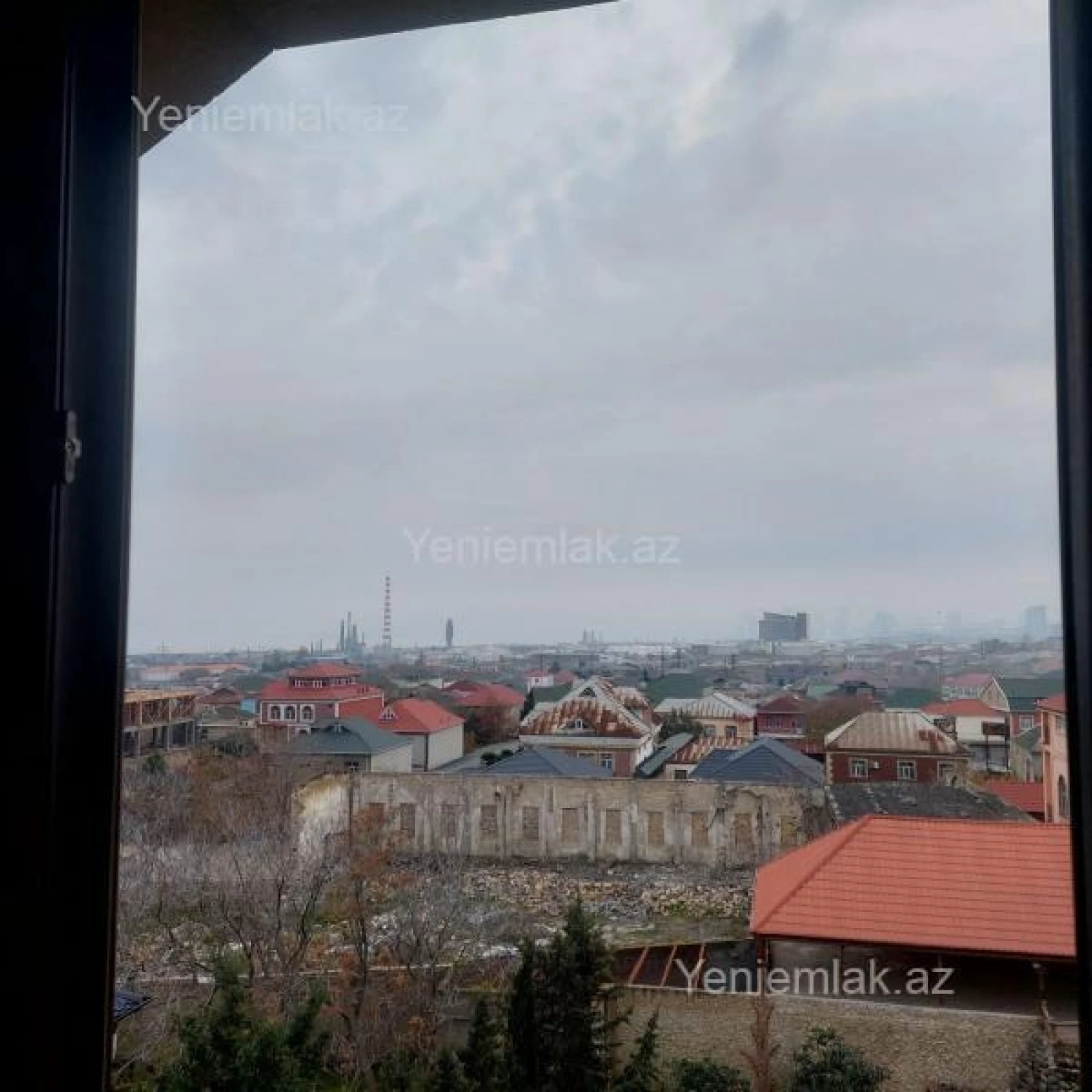 Satılır 9 otaqlı həyət evi 600 m²