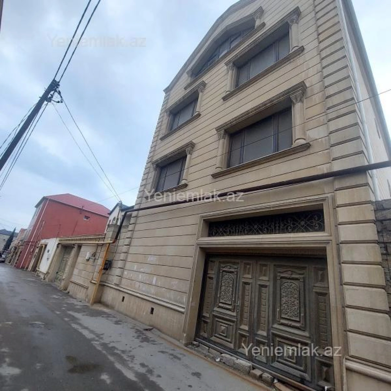 Satılır 9 otaqlı həyət evi 600 m²