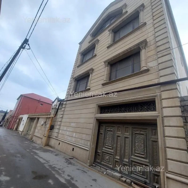 Satılır 9 otaqlı həyət evi 600 m²