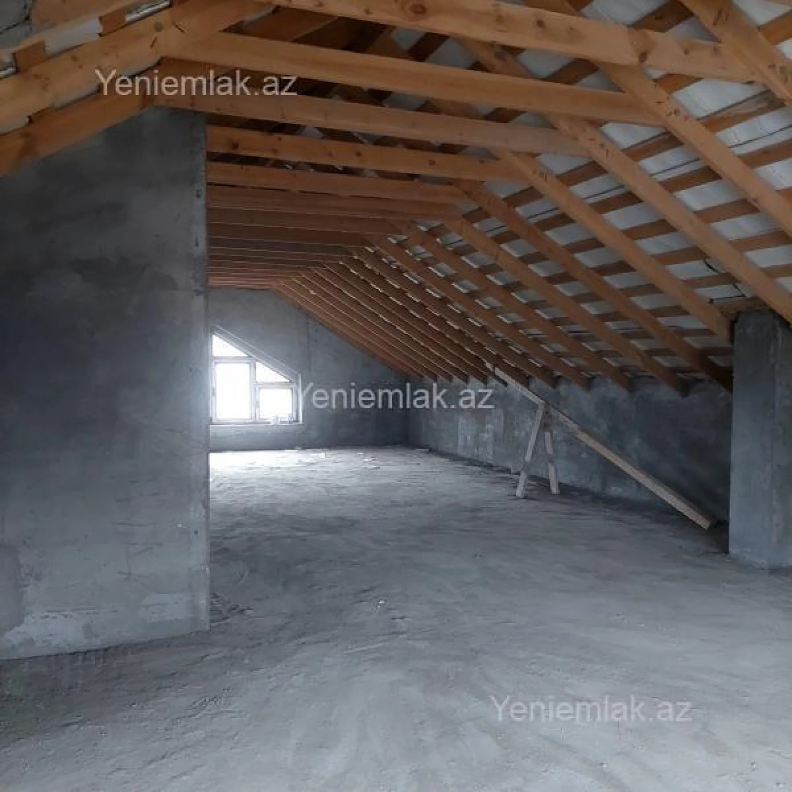 Satılır 9 otaqlı həyət evi 600 m²