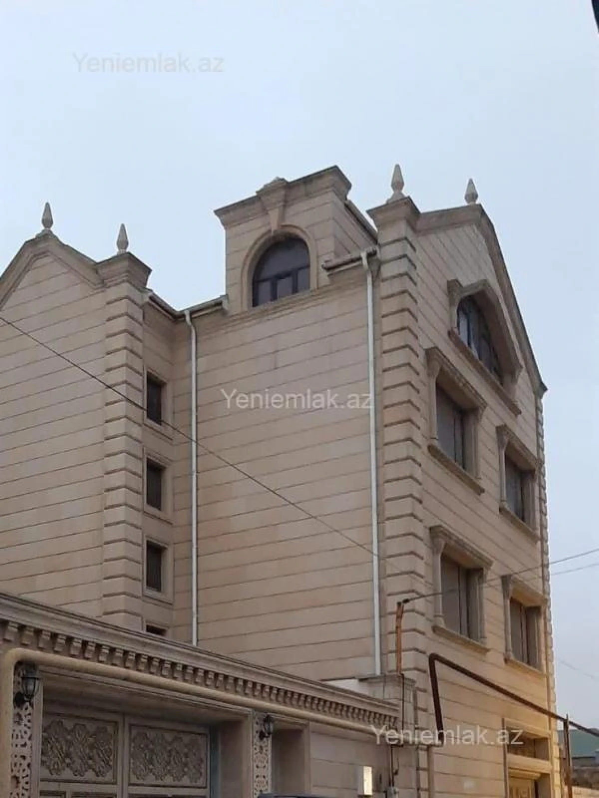 Satılır 9 otaqlı həyət evi 600 m²