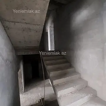 Satılır 9 otaqlı həyət evi 600 m²