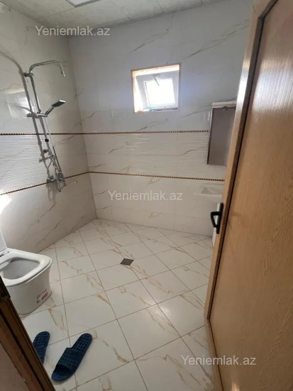 Satılır 6 otaqlı həyət evi 220 m²