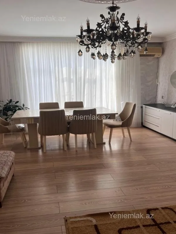 Satılır 6 otaqlı həyət evi 220 m²