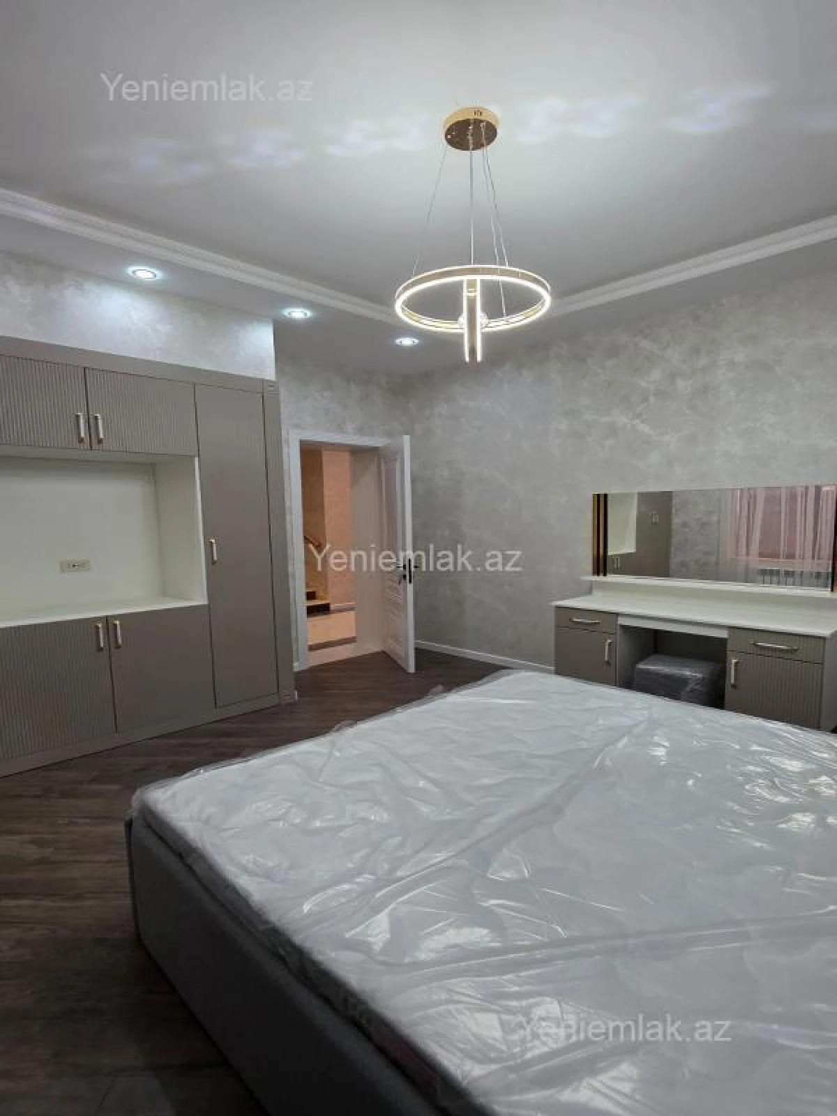 Satılır 6 otaqlı həyət evi 280 m²