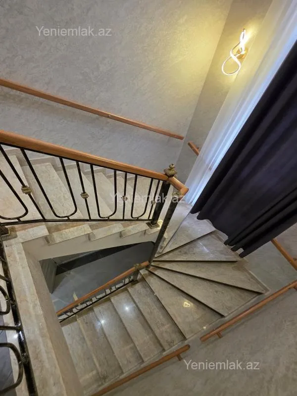 Satılır 6 otaqlı həyət evi 280 m²