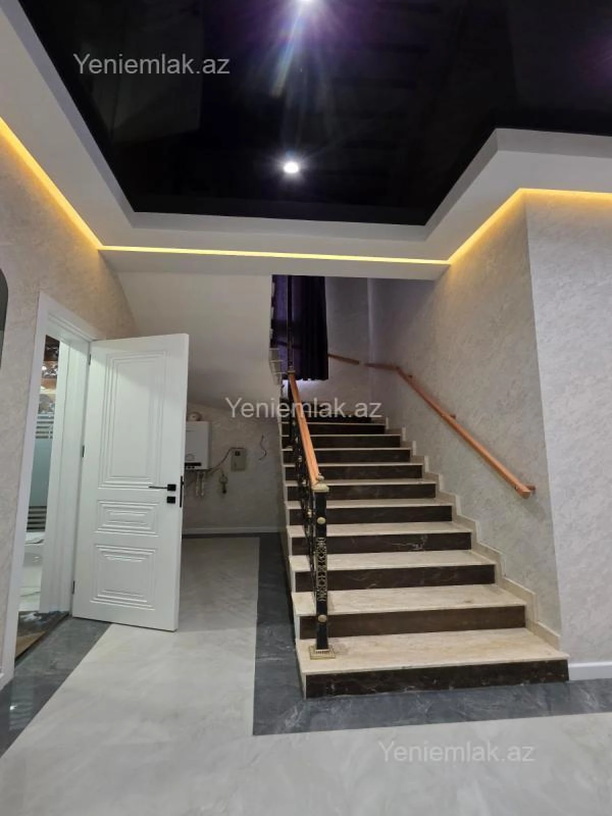 Satılır 6 otaqlı həyət evi 280 m²