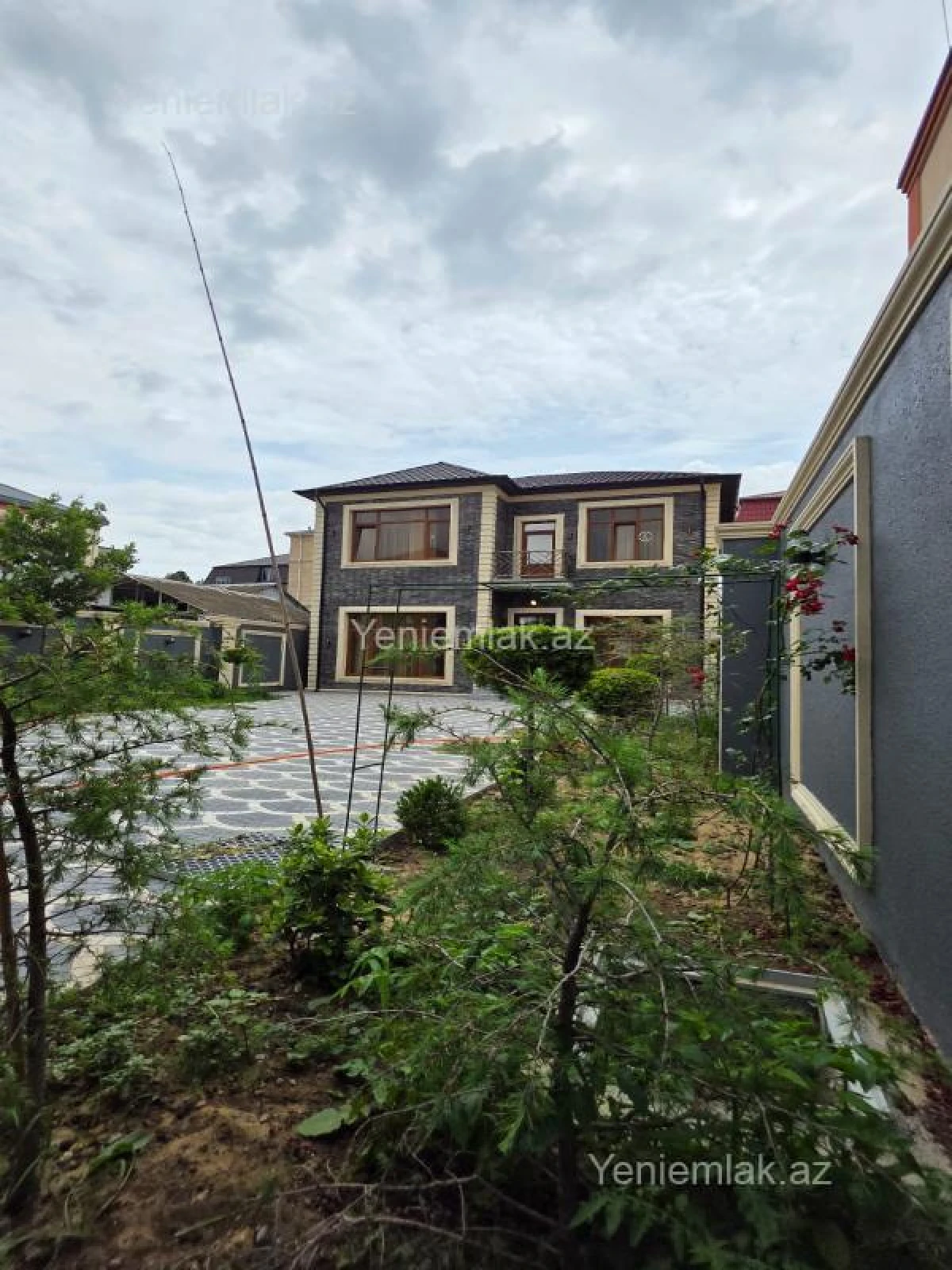 Satılır 6 otaqlı həyət evi 280 m²