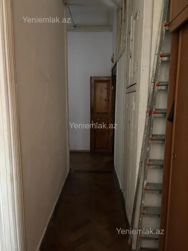Satılır 3 otaqlı köhnə tikili 70 m²