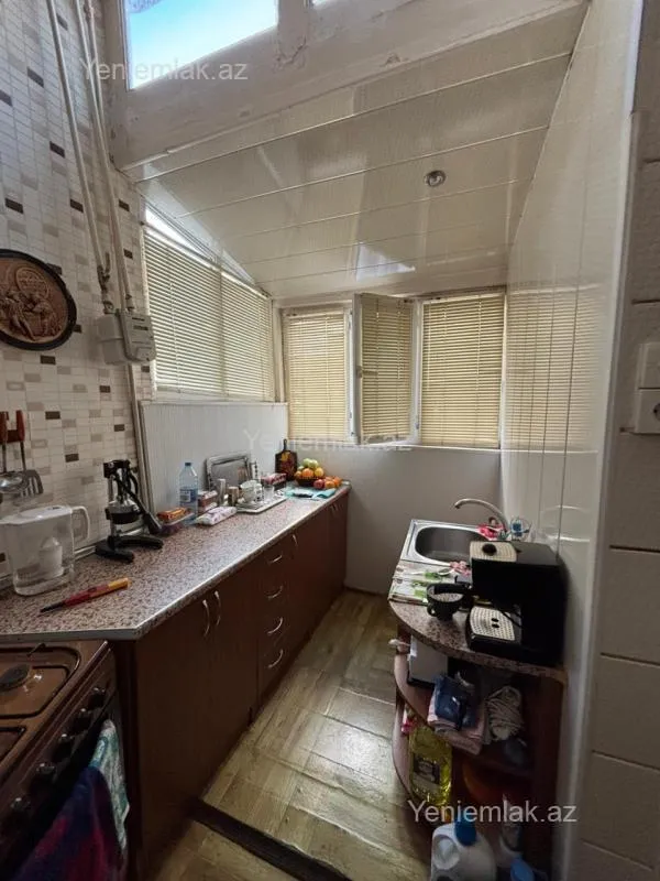 Satılır 3 otaqlı köhnə tikili 70 m²