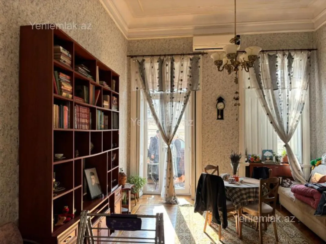 Satılır 3 otaqlı köhnə tikili 70 m²