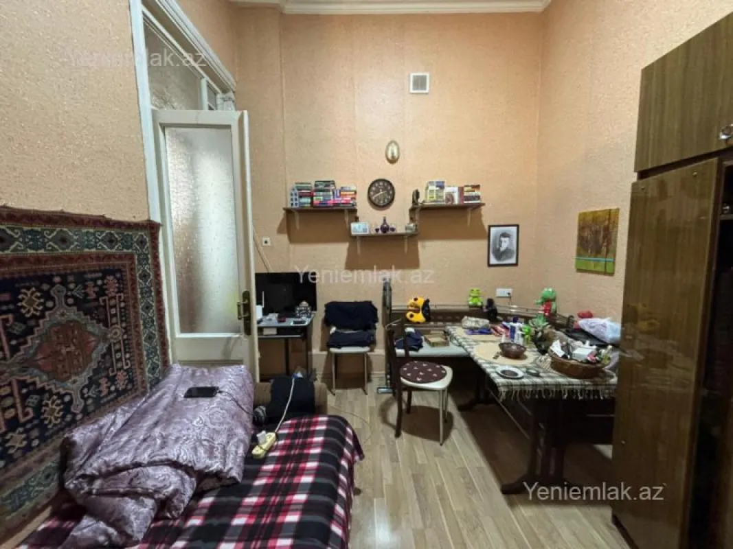 Satılır 3 otaqlı köhnə tikili 70 m²