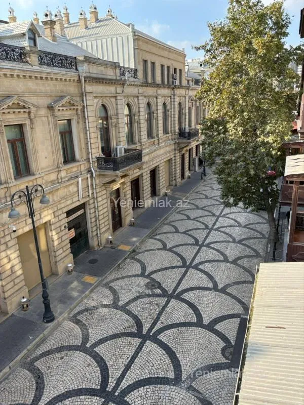 Satılır 3 otaqlı köhnə tikili 70 m²