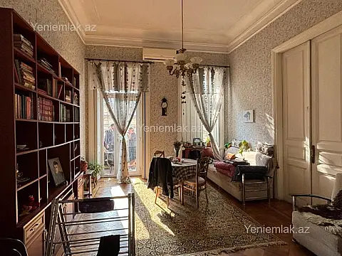 Satılır 3 otaqlı köhnə tikili 70 m²