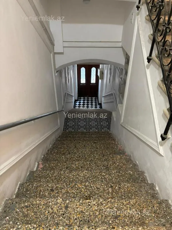 Satılır 3 otaqlı köhnə tikili 70 m²