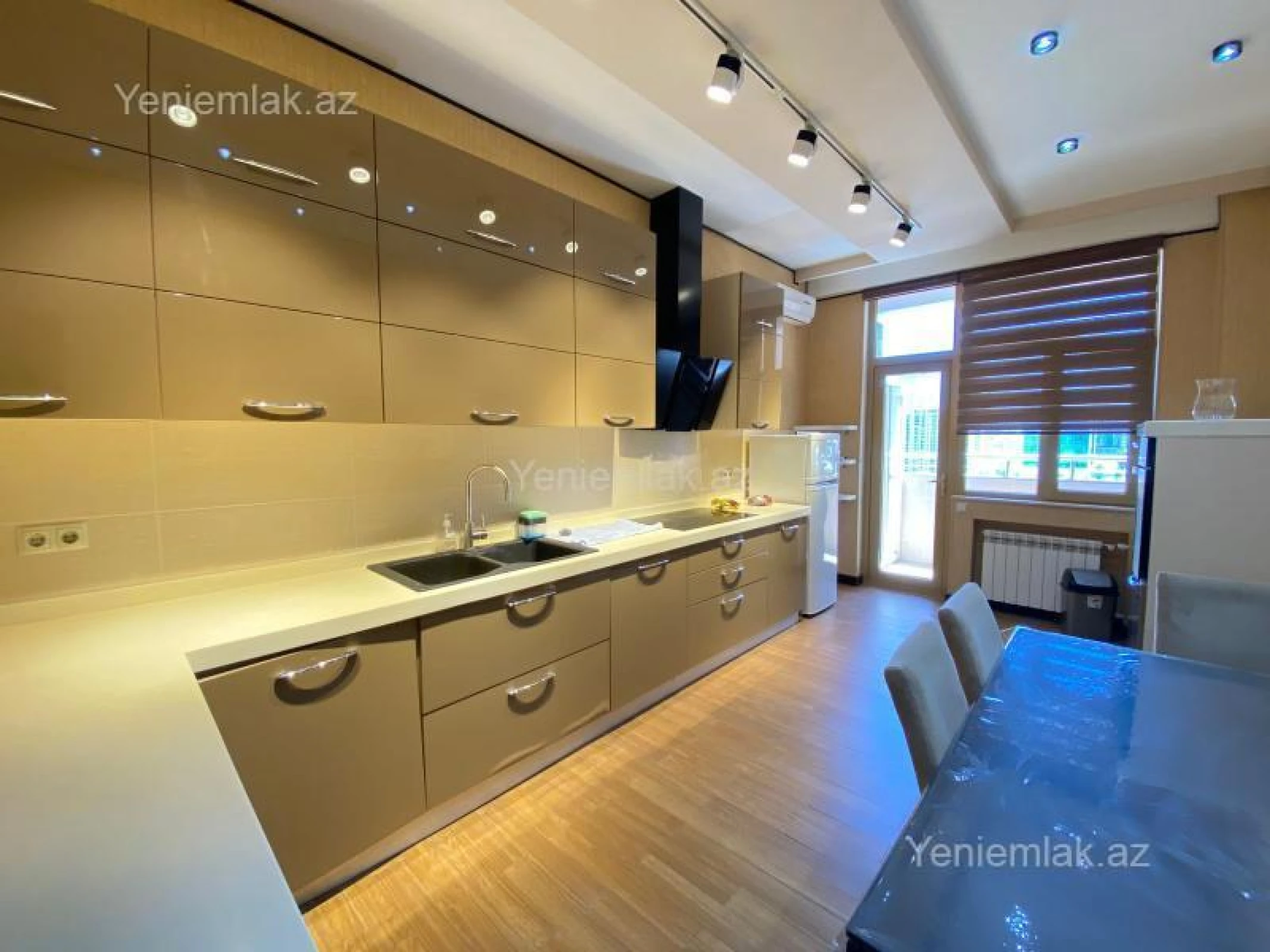 Satılır 4 otaqlı yeni tikili 185 m²